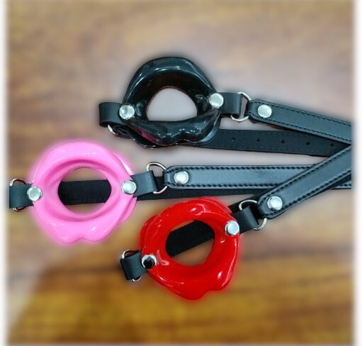 Adjustable Bondage Lips Gag || Open Mouth Deep Throat Restraint || Harness for Couples SM Play | Available in Red, Pink, Black n Transparent