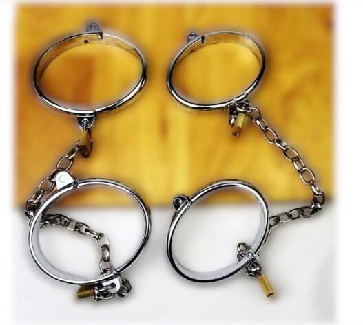 Handcrafted Metal Handcuffs & Ankle Cuffs Set || Chrome Locking Restraint Bondage Slave Torture Kit || Chain n Latch Locks | Sex Fetish BDSM